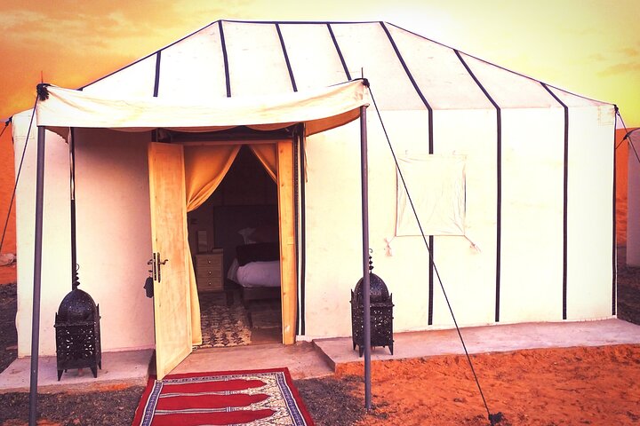 Campo di Lusso e Giro in Camello nel Deserto di Merzouga